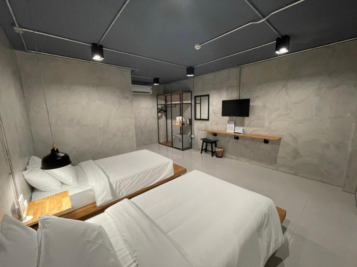 Loft Space Hotel Ranong Extérieur photo