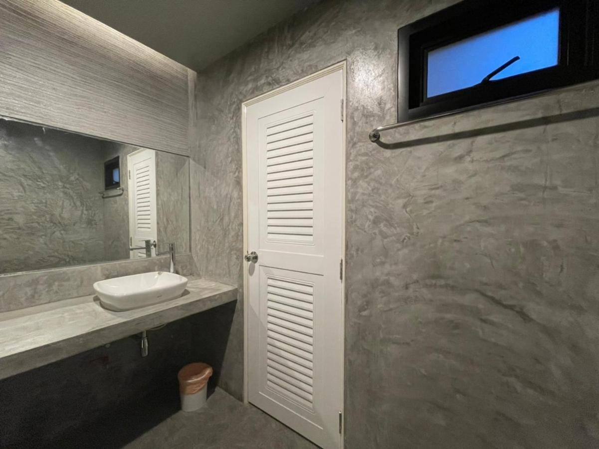 Loft Space Hotel Ranong Extérieur photo